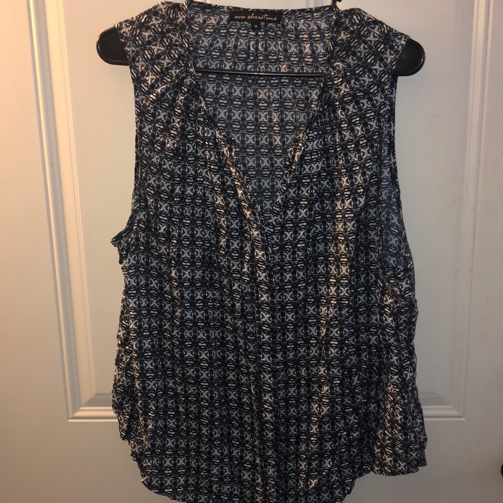 Sleeveless business casual shirt